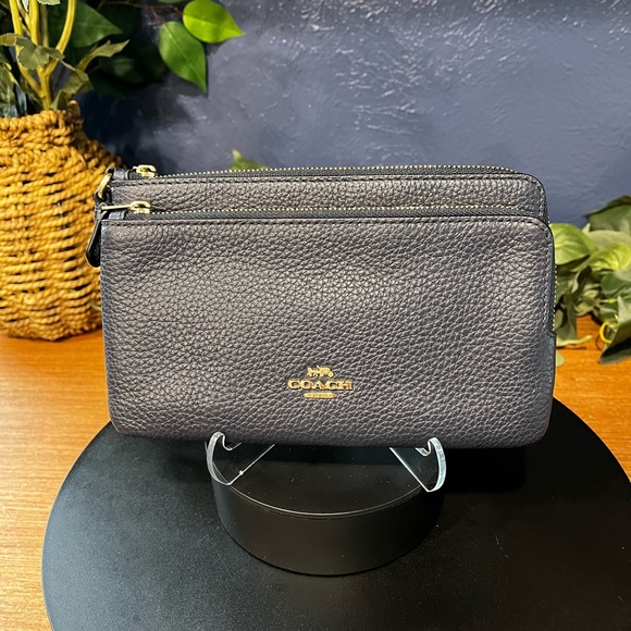 NWOT Coach Midnight Navy/Gold Wristlet - Picture 1 of 5